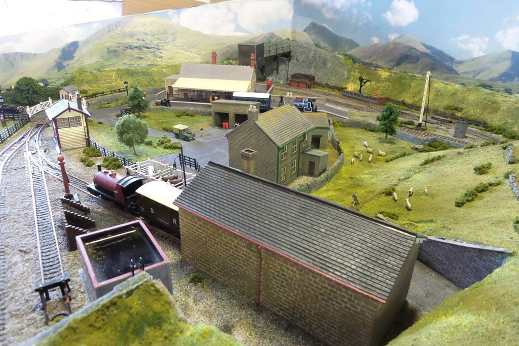 Compact 00 Gauge 3