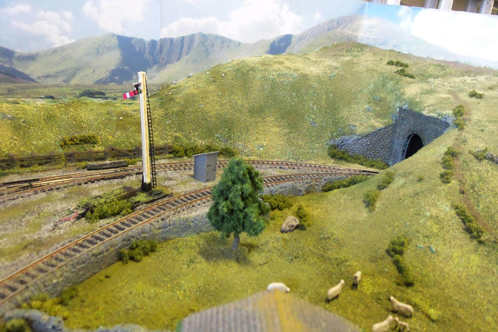 Compact 00 Gauge 5